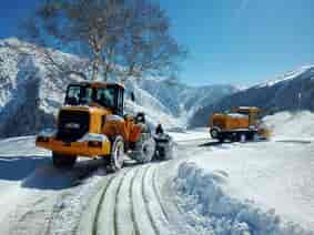 Stunning Snowfall Blankets Kashmir in Late March